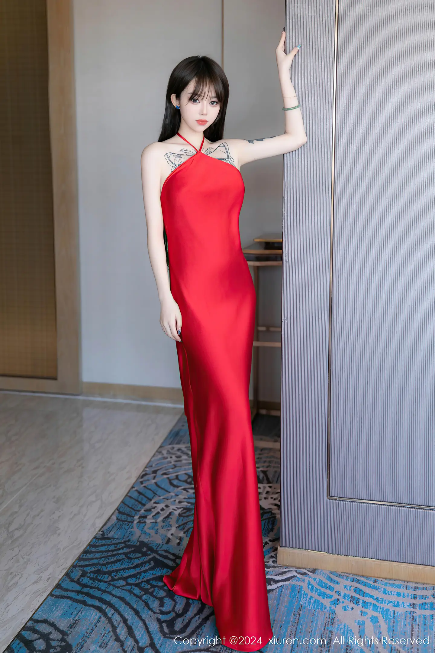 图片[2]-[XiuRen秀人网]VOL.8630 模特奶瓶性感红色长裙露黑色内衣配超薄黑丝秀曼妙身姿诱惑写真90P-秀人网官方网站